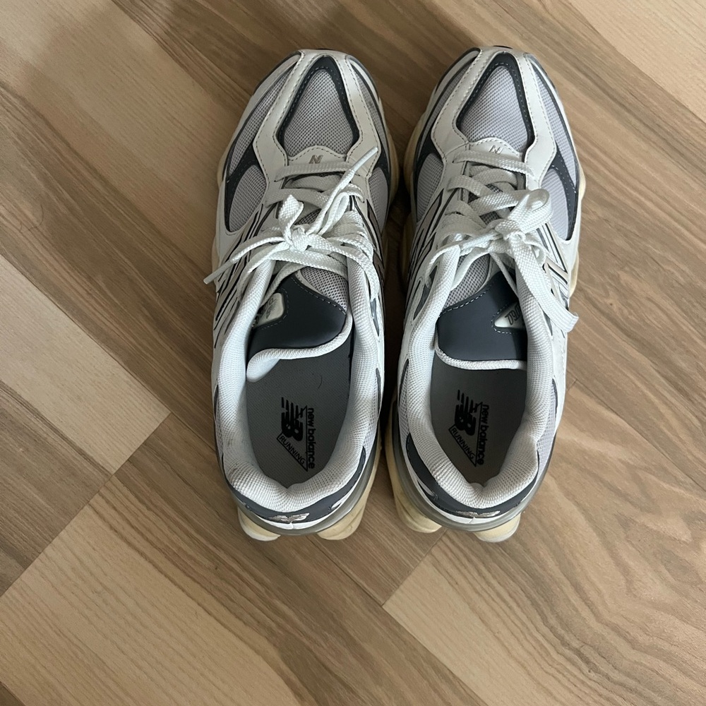 New Balance Men's White and Black Athletic Shoes